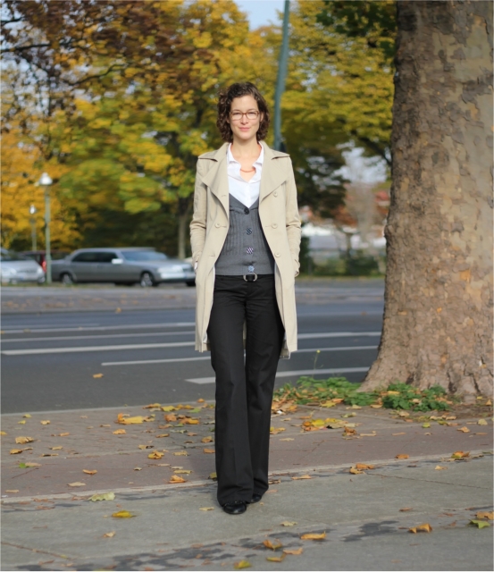 Hose ATO, G�rtel Furla, Ma�bluse, Weste h&m, Trench Drykorn